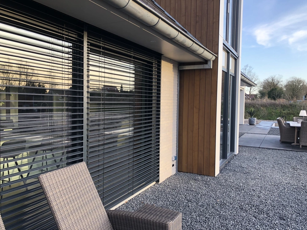 Realisatie buitenjaloezie Broek Friesland Veldman Screens 3