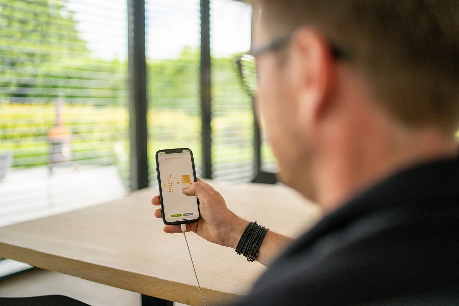 Harol coolscreen elektrische bediening Somfy verticale zonwering Veldman Screens